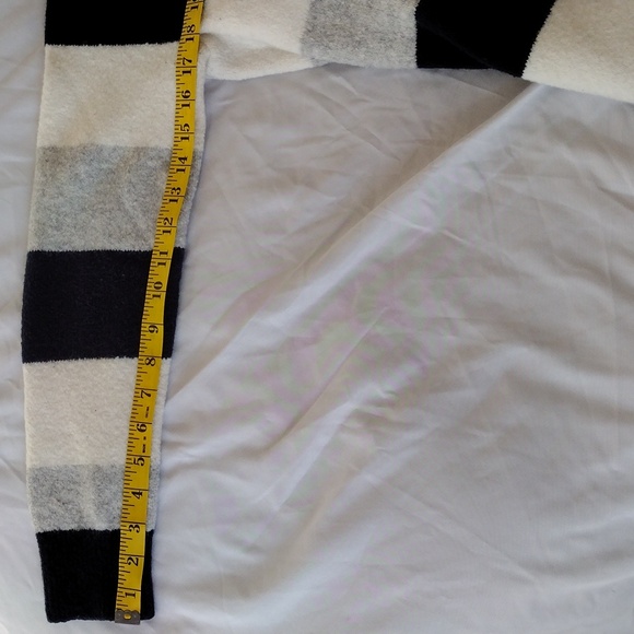 Tommy Hilfiger Striped Men's Crewneck Long Sleeve Tee Shirt Medium - Picture 4 of 7